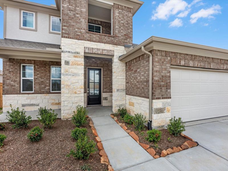Exterior details and patio area of a home in Dellrose, Hockley (Image 17).