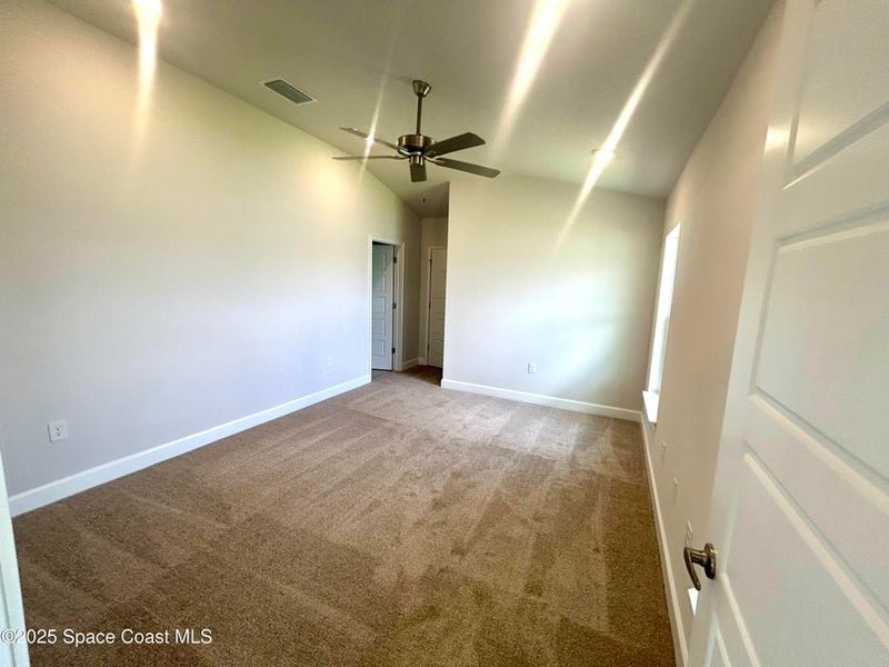 Spacious, unfurnished interior of a new home in St. John Preserve, Palm Bay (Image 11).