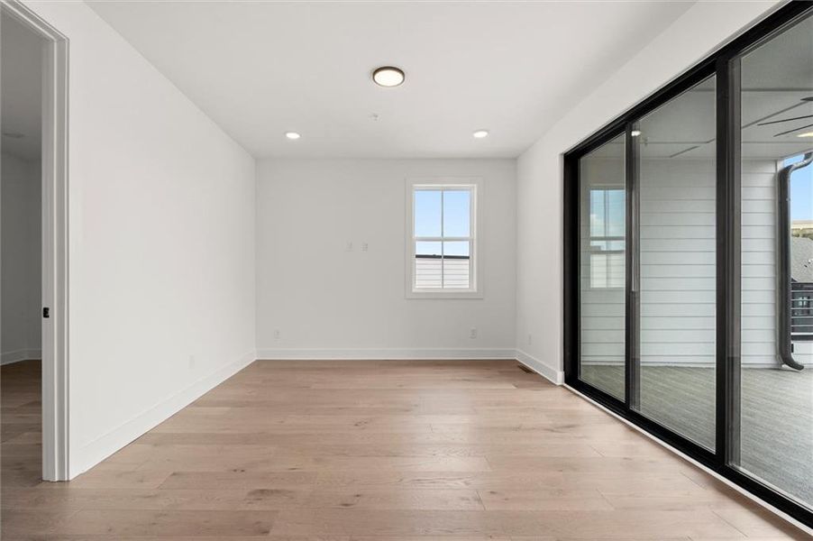 Spacious, unfurnished interior of a new home in , Alpharetta (Image 45).