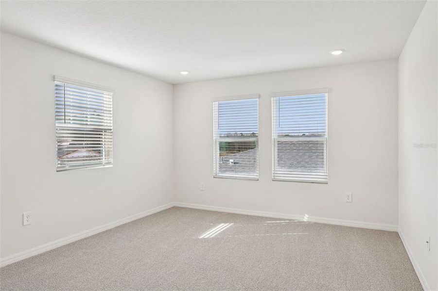 Spacious, unfurnished interior of a new home in , Davenport (Image 24).