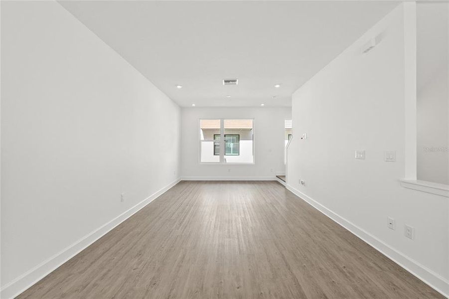 Spacious, unfurnished interior of a new home in Alante, St. Petersburg (Image 19).