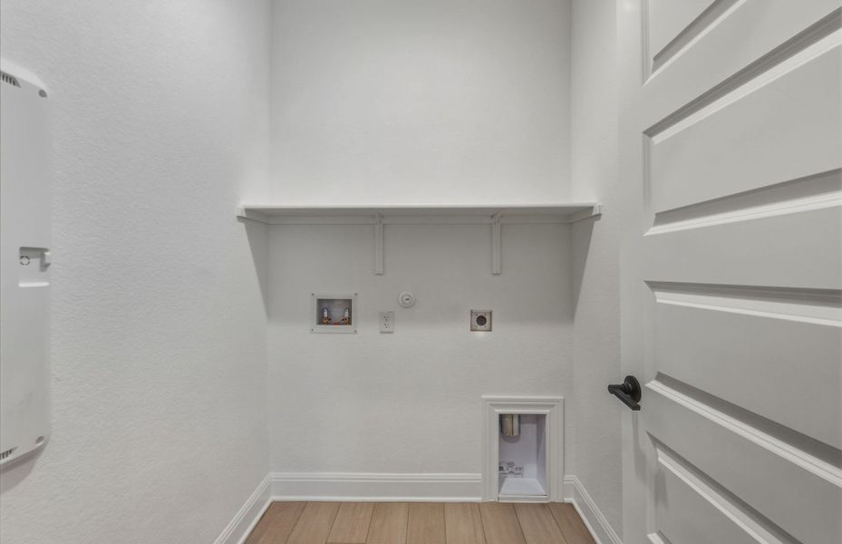 Spacious, unfurnished interior of a new home in Lagos, Manor (Image 38).