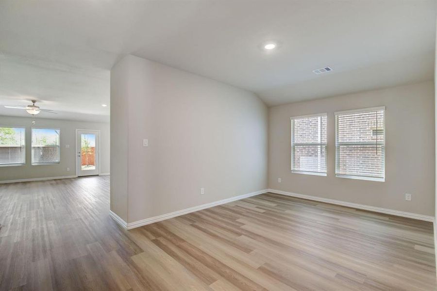 Spacious, unfurnished interior of a new home in Stratton Place, Greenville (Image 10).
