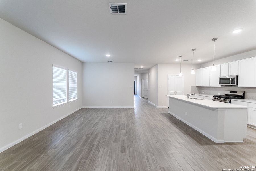 Spacious, unfurnished interior of a new home in Hunter's Ranch, San Antonio (Image 11). Spacious, unfurnished interior of a new home in Hunter's Ranch, San Antonio (Image 11).