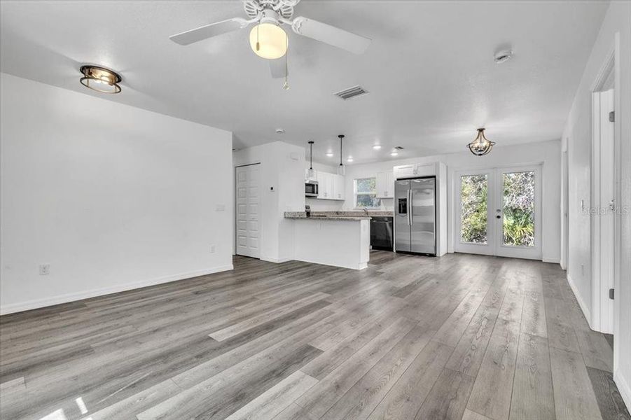 Spacious, unfurnished interior of a new home in , Punta Gorda (Image 30).