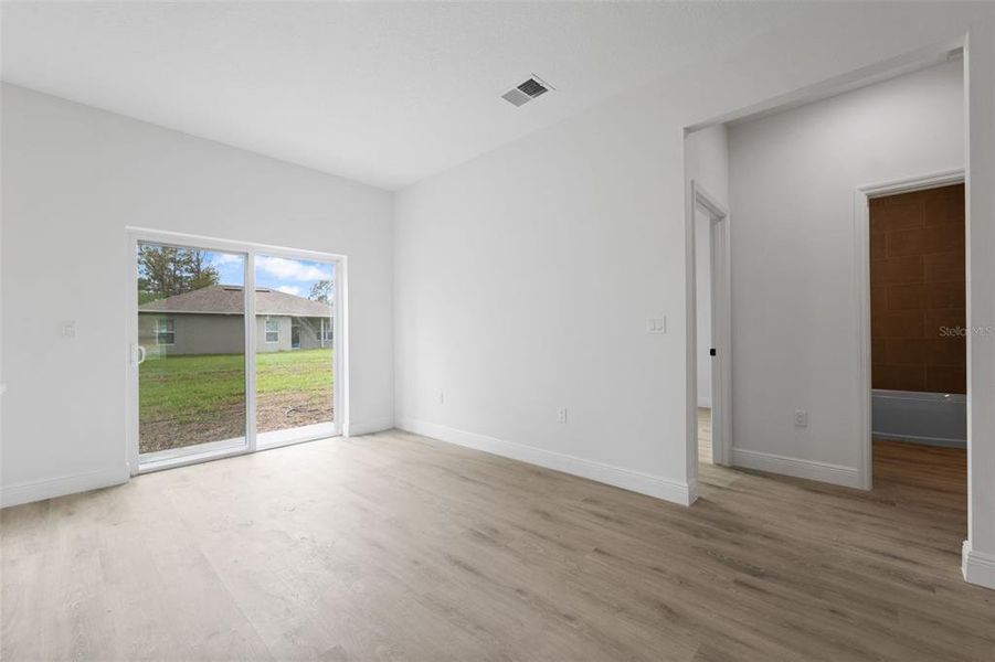 Spacious, unfurnished interior of a new home in , Ocala (Image 18).