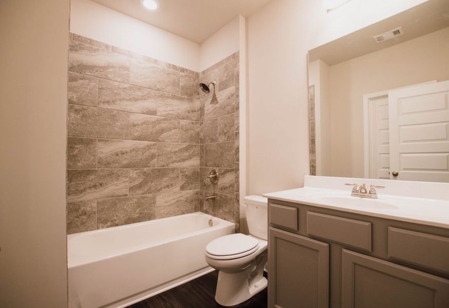 Furnished interior view inside a new home in Creekside Landing, Dallas (Image 14).