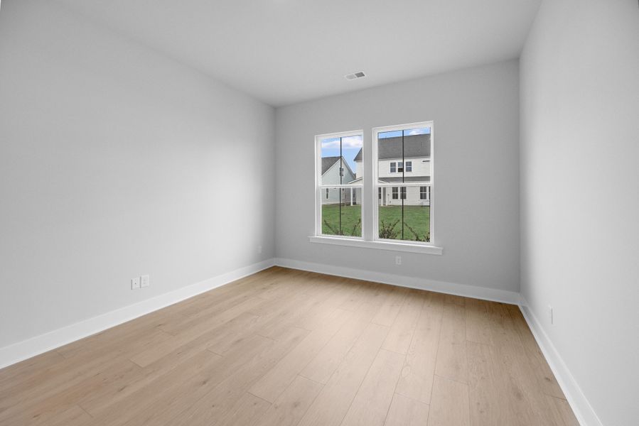 Spacious, unfurnished interior of a new home in Carnes Crossroads, Summerville (Image 4).