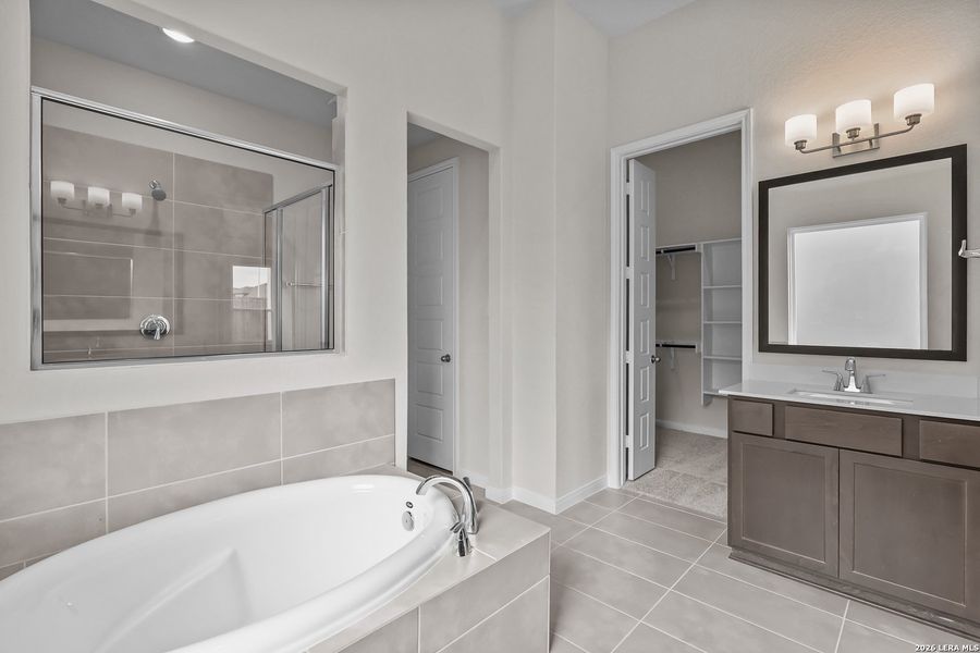 Furnished interior view inside a new home in Homestead, Schertz (Image 9).