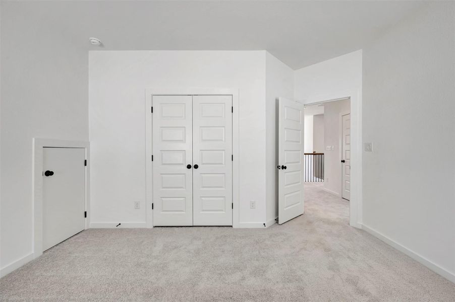 Spacious, unfurnished interior of a new home in Heritage, Dripping Springs (Image 12).