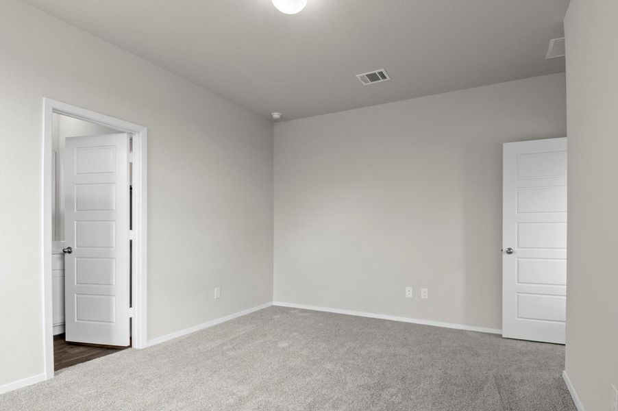 Spacious, unfurnished interior of a new home in Casetta Ranch, Kyle (Image 23).