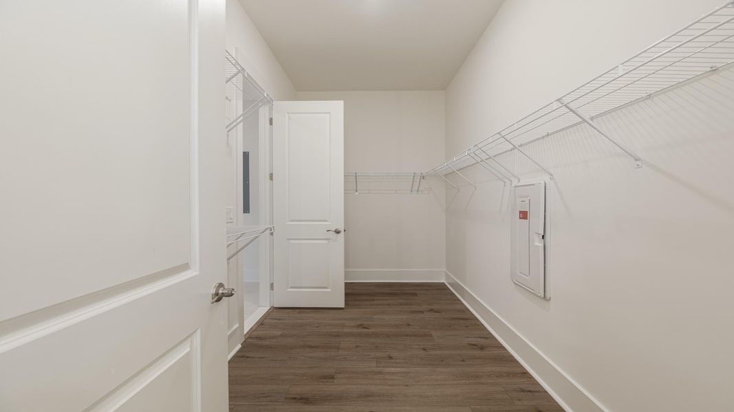 Spacious, unfurnished interior of a new home in , Summerville (Image 8).
