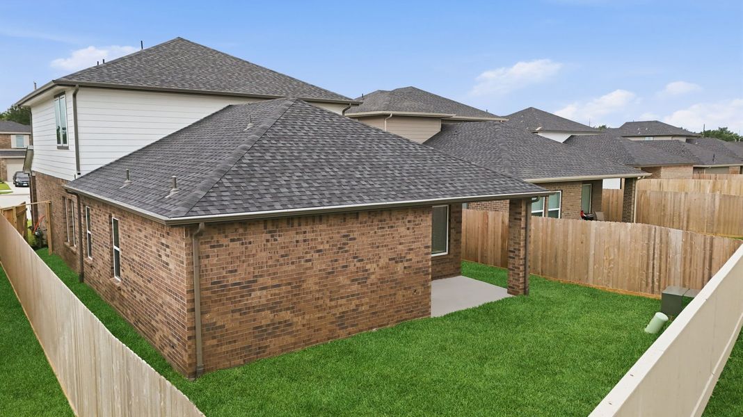 Exterior details and patio area of a home in Lakes at Westland Ranch, League City (Image 3).
