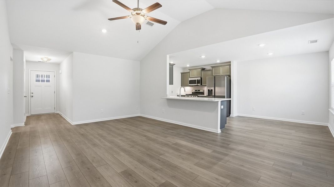 Spacious, unfurnished interior of a new home in Stillwater, Tullahoma (Image 12).