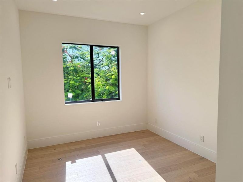 Spacious, unfurnished interior of a new home in , Lake Worth (Image 20).
