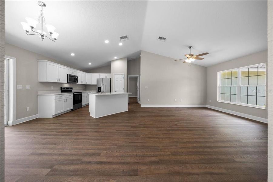 Spacious, unfurnished interior of a new home in , Belleview (Image 21).