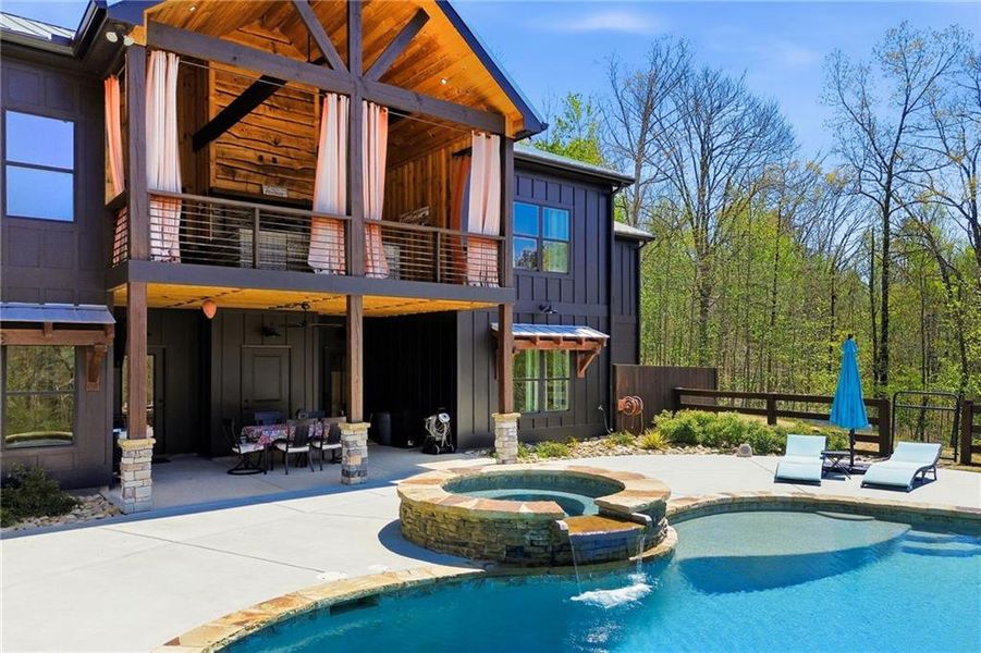 Community amenities in , Talking Rock (Image 58).