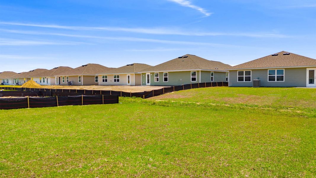 Exterior details and patio area of a home in Liberty, Panama City (Image 24).