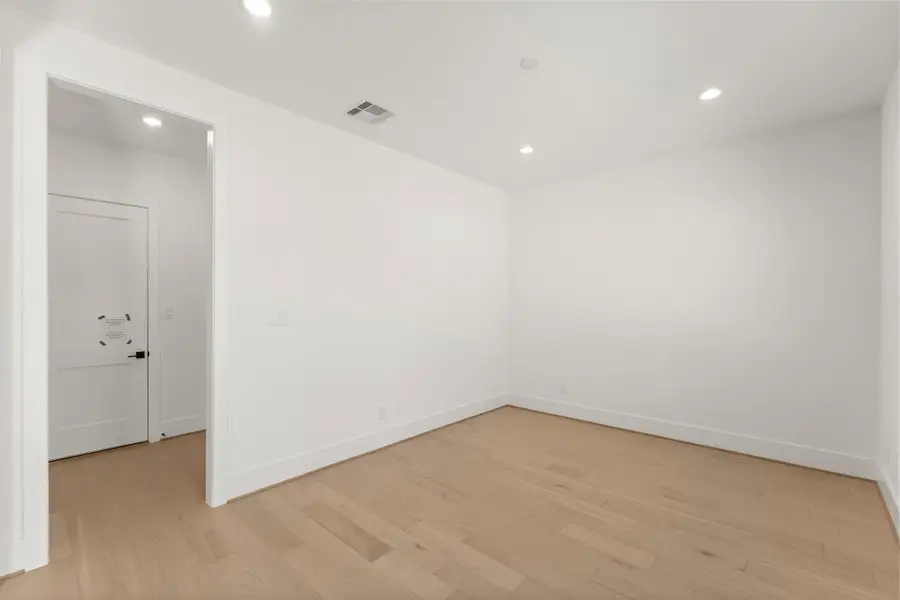 Spacious, unfurnished interior of a new home in Homestead Hill, New Waverly (Image 21).