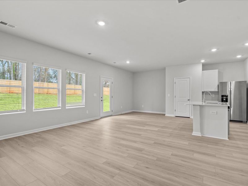 Spacious, unfurnished interior of a new home in Pleasant Brook, Piedmont (Image 14).