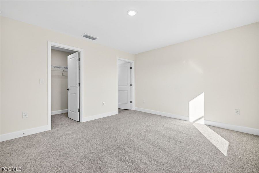 Spacious, unfurnished interior of a new home in Cape Coral, Cape Coral (Image 14).