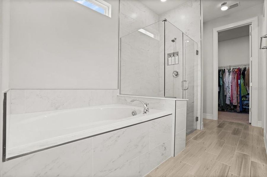 Furnished interior view inside a new home in , Orlando (Image 18).