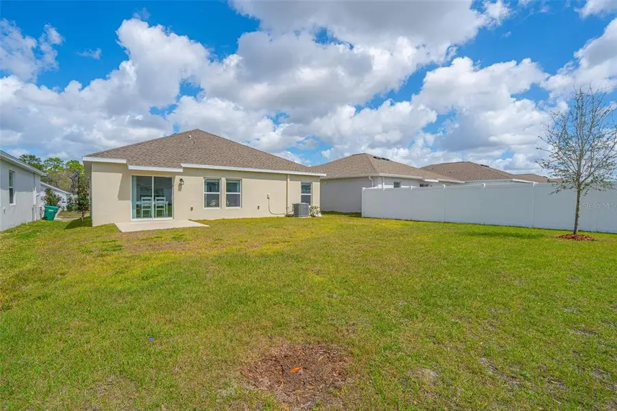 Exterior details and patio area of a home in Vineland Reserve, Osteen (Image 27).