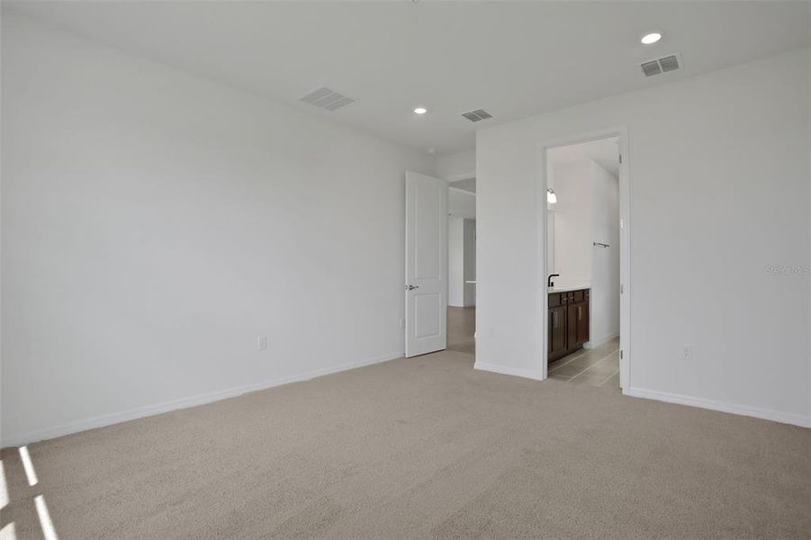 Spacious, unfurnished interior of a new home in Turnleaf, Punta Gorda (Image 19).