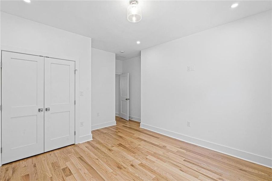 Spacious, unfurnished interior of a new home in , Atlanta (Image 38).