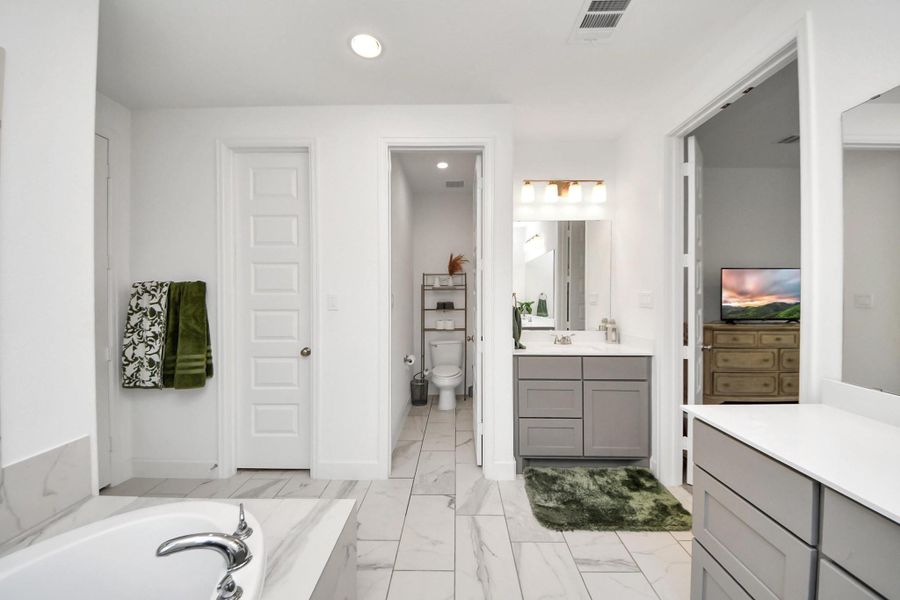 Image 12 of a home in Bridgeland 45'. Image 12 of a home in Bridgeland 45'.