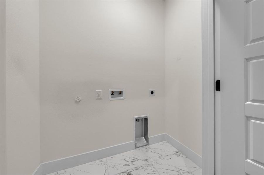 Spacious, unfurnished interior of a new home in , Fort Worth (Image 25).