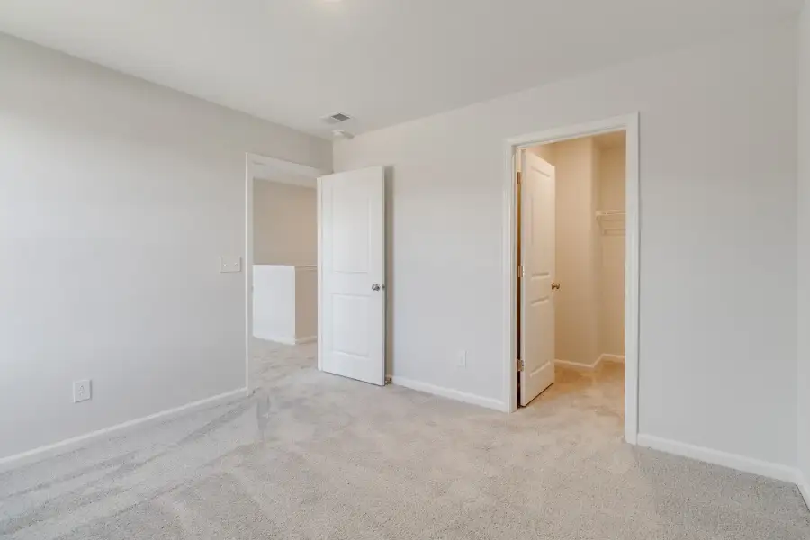 Spacious, unfurnished interior of a new home in Ellington, Elgin (Image 35).