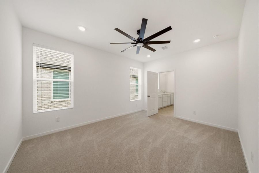 Spacious, unfurnished interior of a new home in Binford Creek, Waller (Image 11).