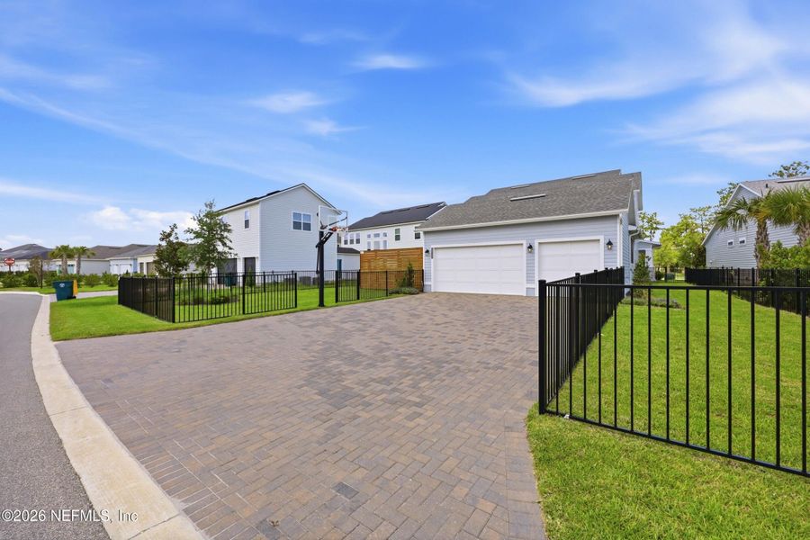 Exterior details and patio area of a home in Seven Pines, Jacksonville (Image 29).
