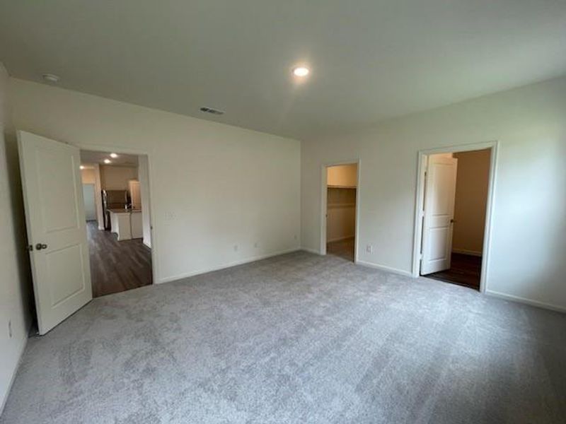 Spacious, unfurnished interior of a new home in Williams Landing, Waller (Image 12).