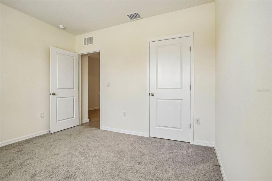 Spacious, unfurnished interior of a new home in Lake Diamond, Ocala (Image 39).