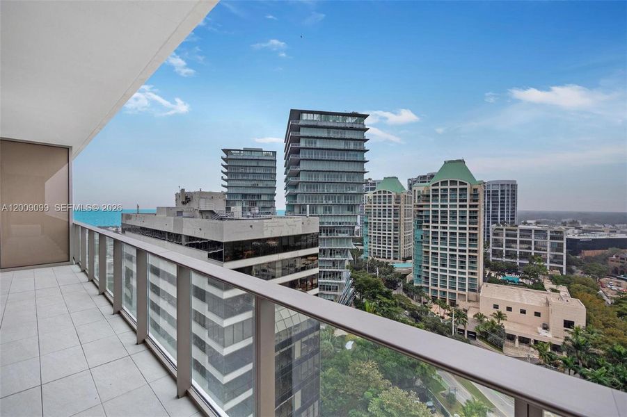 Condo located in Miami, FL showcasing its design and architecture (Image 21).