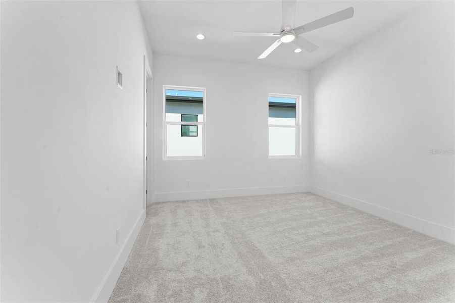 Spacious, unfurnished interior of a new home in , Tampa (Image 27).