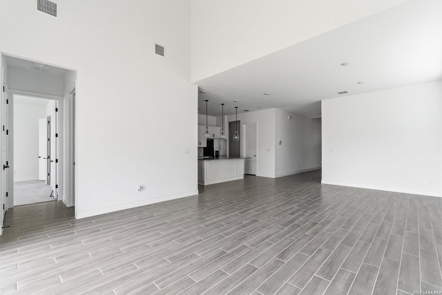 Spacious, unfurnished interior of a new home in Davis Ranch, San Antonio (Image 24).