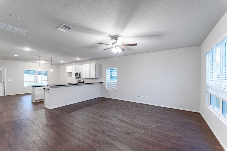 Spacious, unfurnished interior of a new home in Sanctuary, Salado (Image 12).