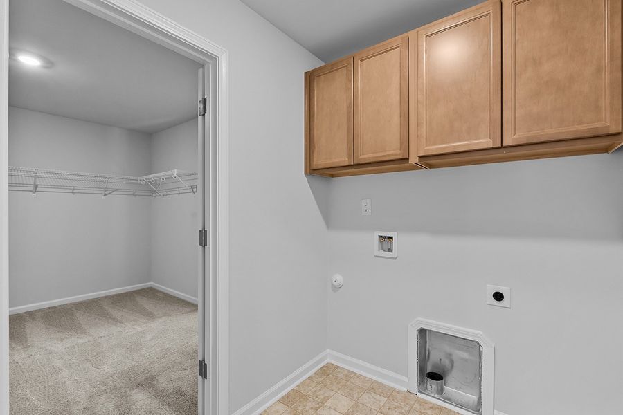 Spacious, unfurnished interior of a new home in Hanes Lake, Winston-Salem (Image 29).