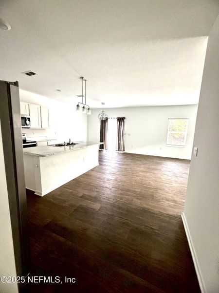 Spacious, unfurnished interior of a new home in The Arbors, Jacksonville (Image 6).