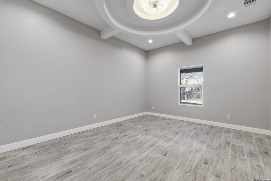Spacious, unfurnished interior of a new home in , San Antonio (Image 19).