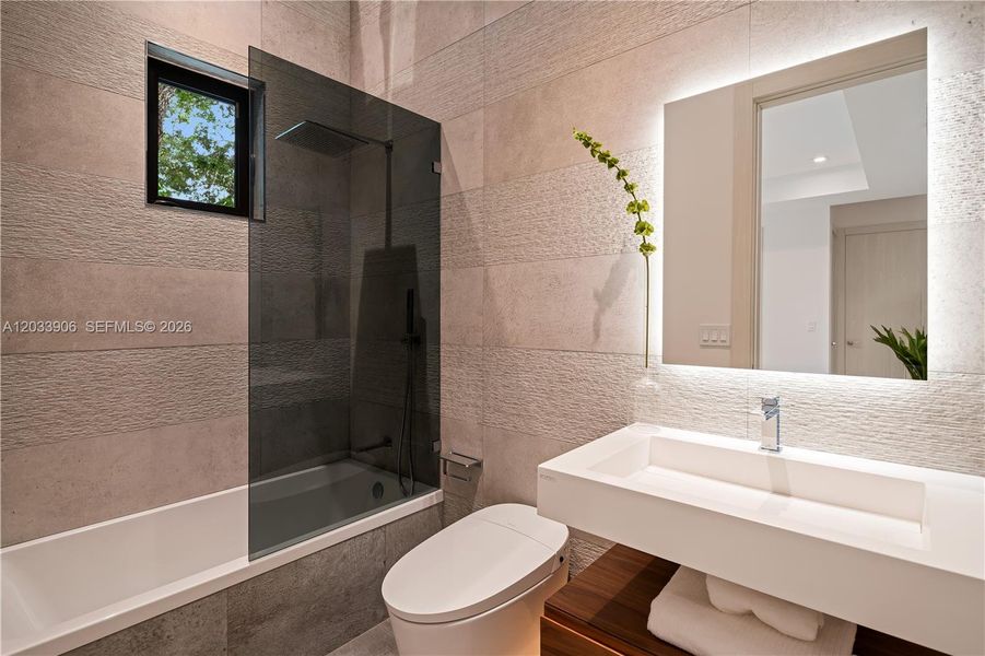 Photo 31 Photo 31