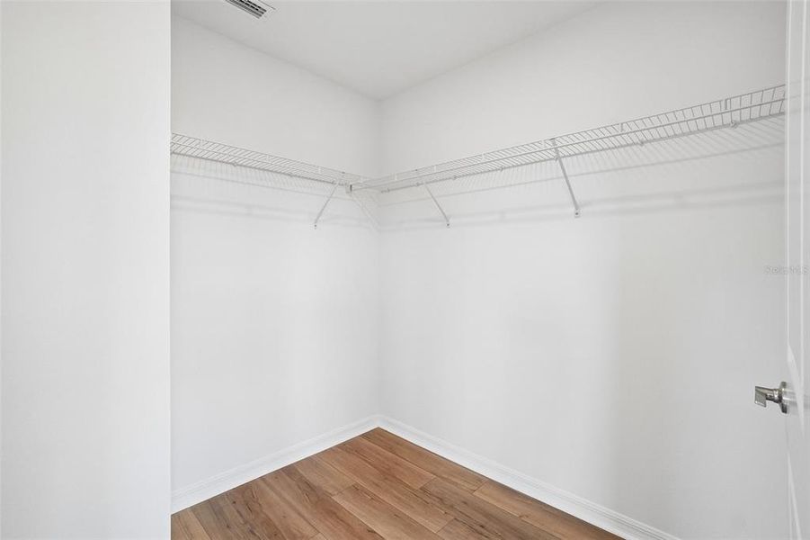 Spacious, unfurnished interior of a new home in Twin Oaks, Zephyrhills (Image 19).