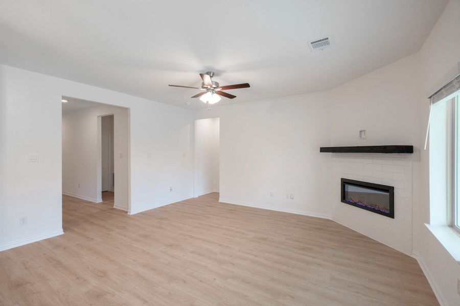 Spacious, unfurnished interior of a new home in Stark Farms, Denton (Image 19). Spacious, unfurnished interior of a new home in Stark Farms, Denton (Image 19).