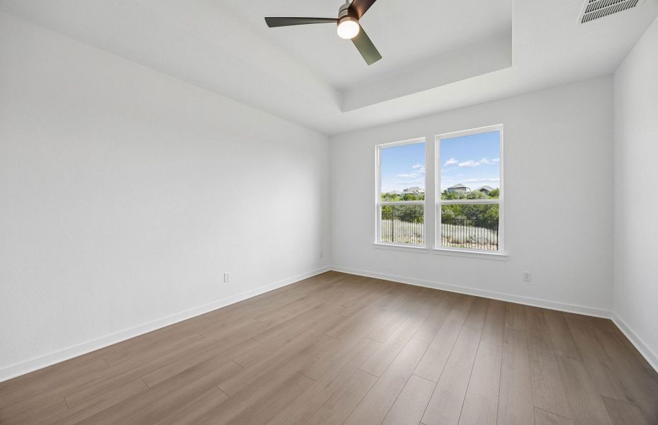 Spacious, unfurnished interior of a new home in Crescent Bluff, Georgetown (Image 15).