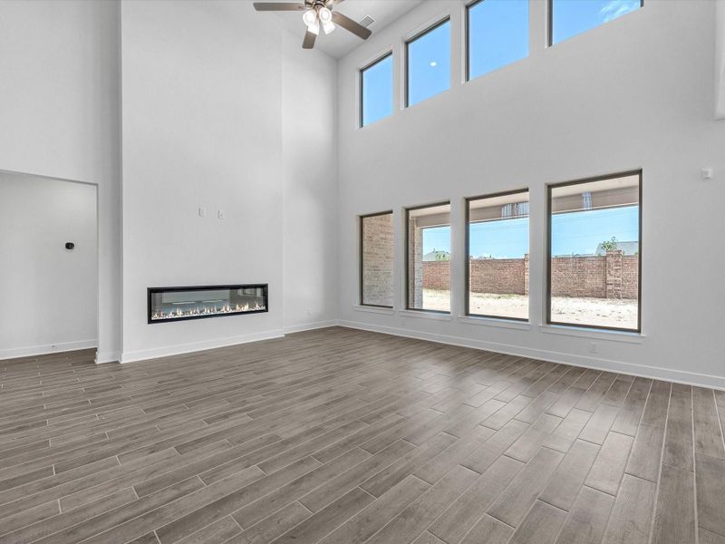 Spacious, unfurnished interior of a new home in Lago Mar, Texas City (Image 11).