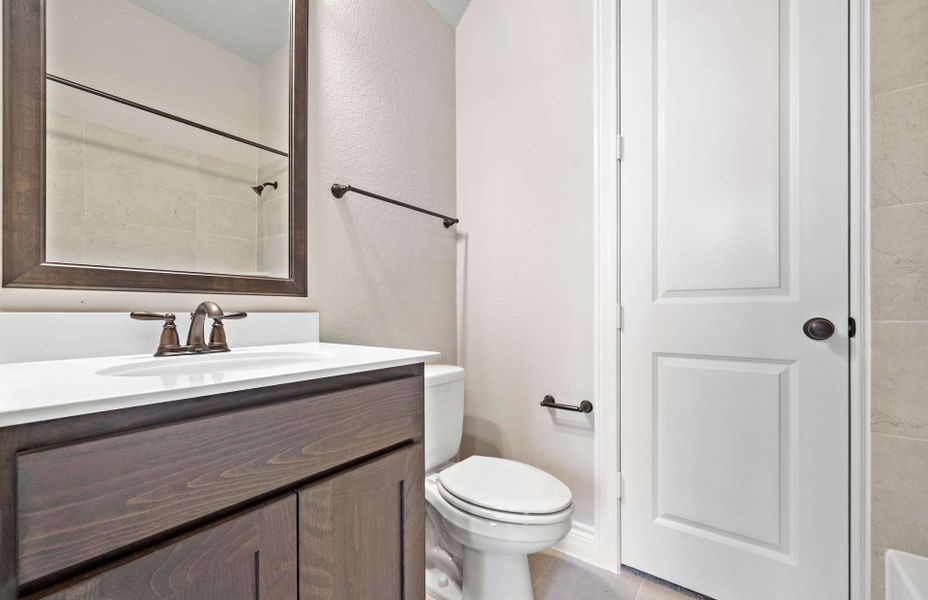 Representative furnished interior of a home built from the 3326 by Ravenna Homes in Cross Creek West, Fulshear (Image 37).