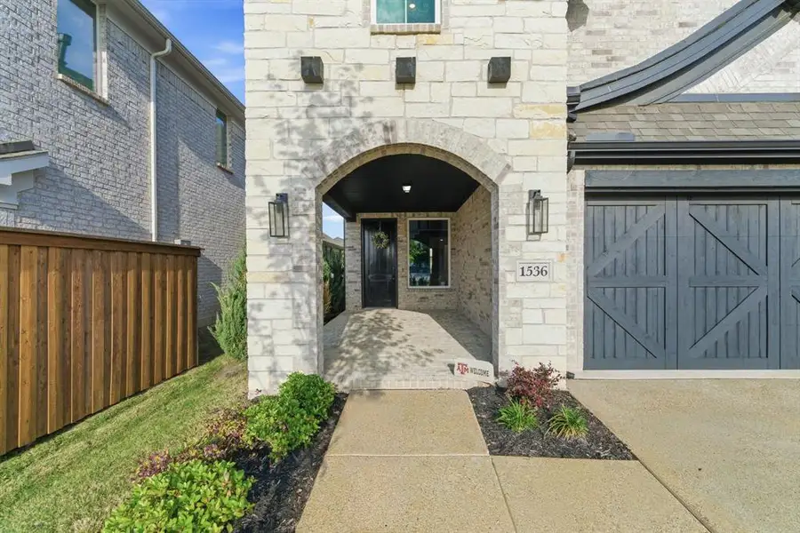Exterior details and patio area of a home in , Corinth (Image 3).